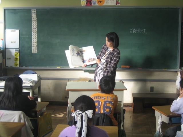 4年1組読み聞かせ写真