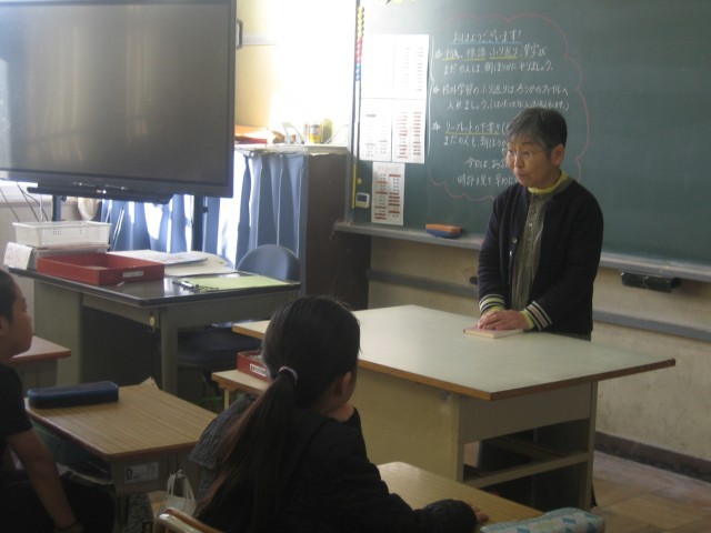 4年2組読み聞かせ写真