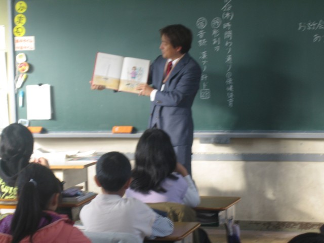 5年1組読み聞かせ写真