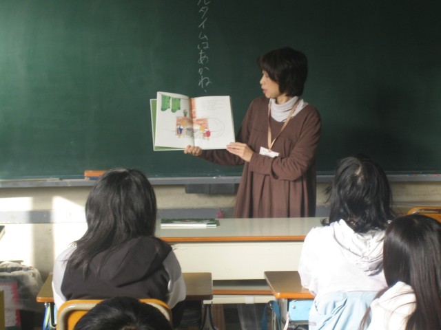 5年2組読み聞かせ写真