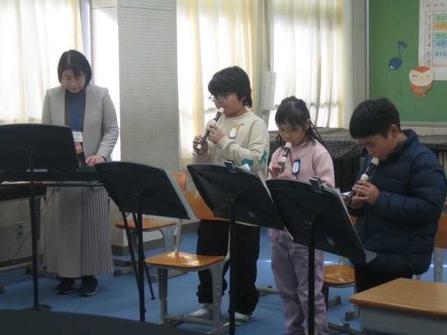 リコーダー演奏の写真
