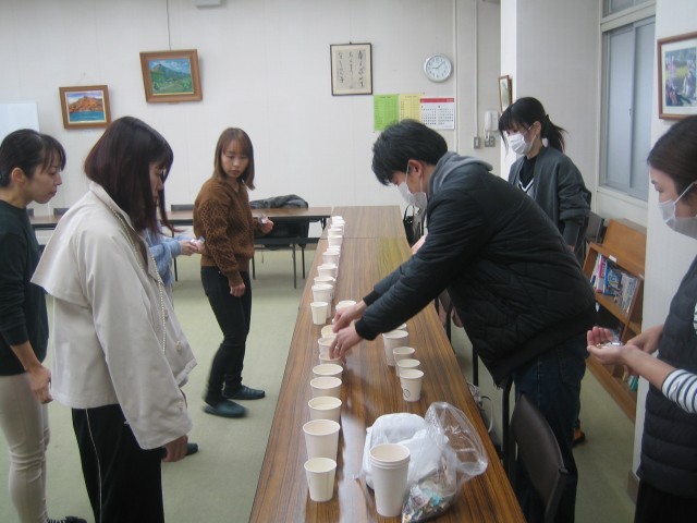 PTAベルマーク作業の様子