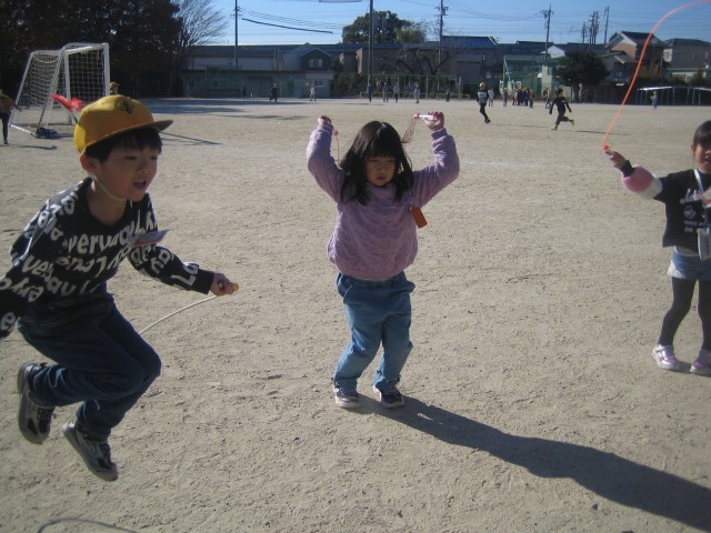 なわとび遊びの写真