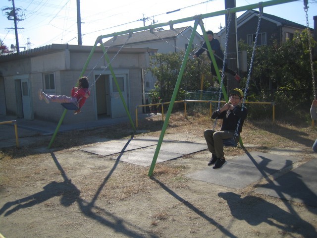 ブランコ遊びの写真