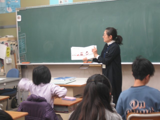 6年２組読み聞かせ写真