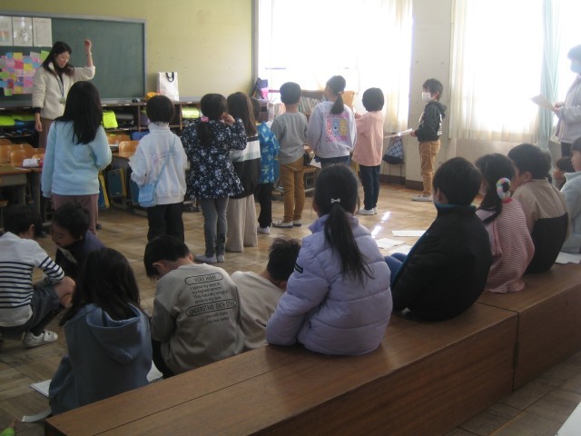 1年学習発表会練習の写真