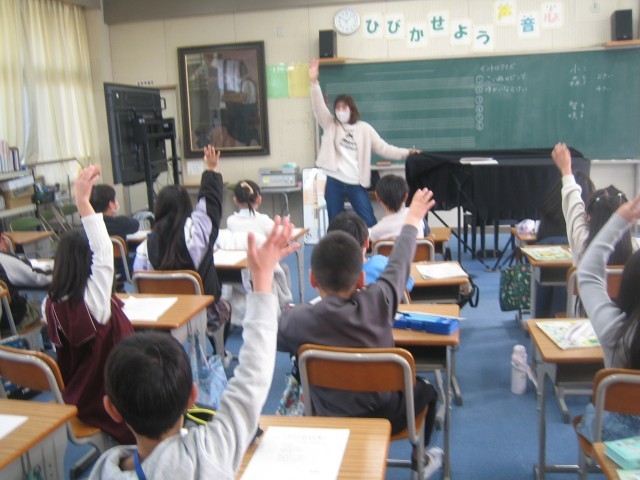 2年音楽授業の写真