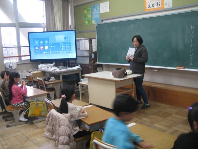 1年1組読み聞かせ写真
