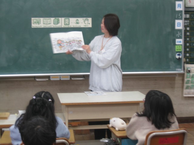 2年2組読み聞かせ写真
