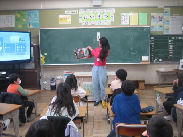 2年3組読み聞かせ写真