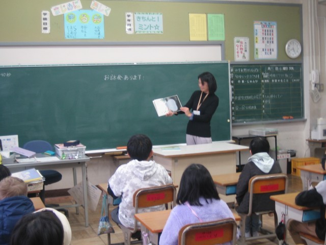 3年2組読み聞かせ写真