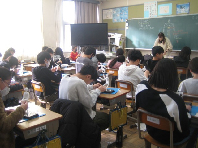 ６年図工授業の写真