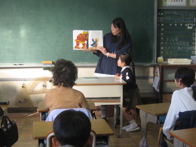 4年1組読み聞かせ写真