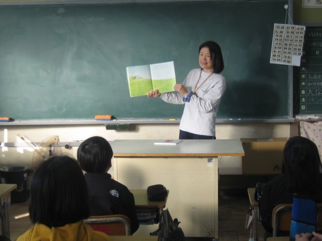 4年２組読み聞かせ写真