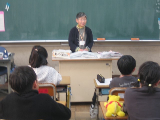 4年3組読み聞かせ写真
