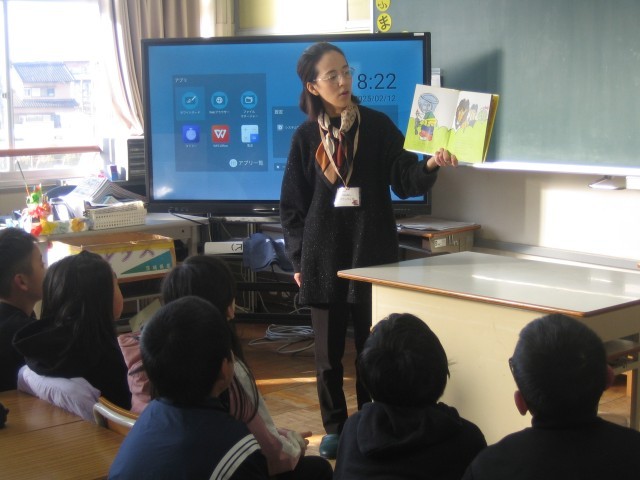 3年1組読み聞かせ写真