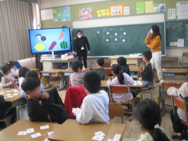 1年英語活動の写真１