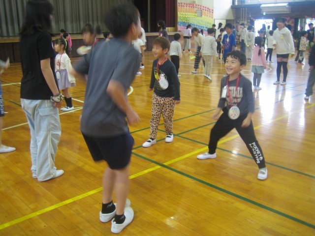 足じゃんけん遊び