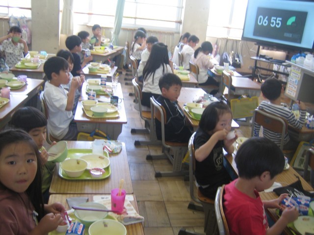 1年生の給食風景