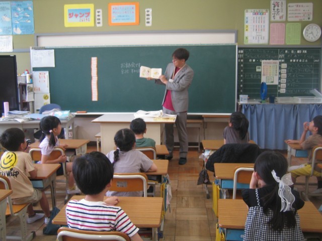 2年2組読み聞かせ