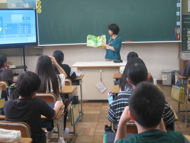 6年1組読み聞かせ