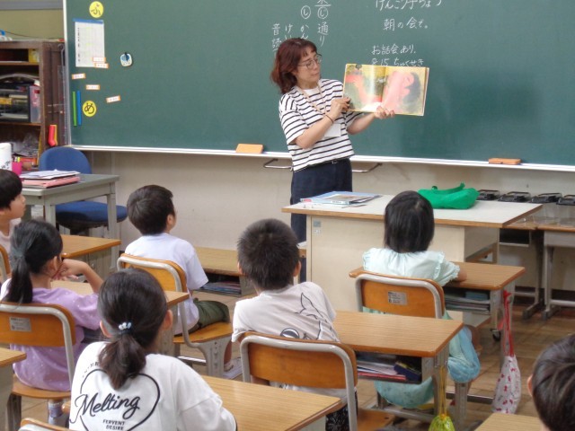 2年2組読み聞かせ