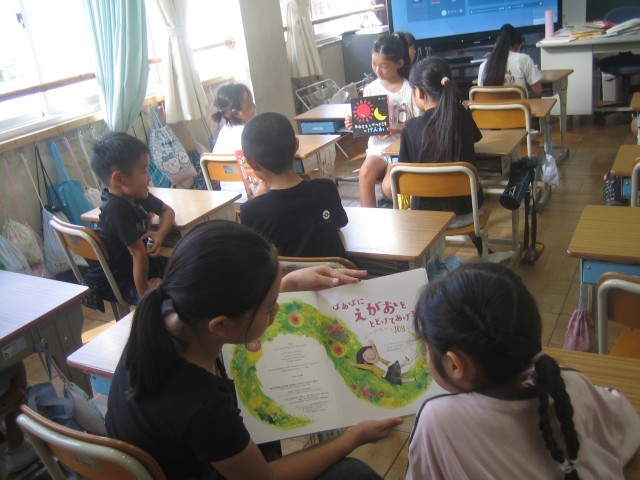 ２年４年ペア読み聞かせ