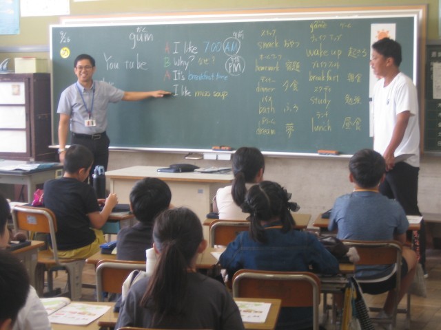 4年生外国語活動の様子