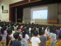 児童朝会での全校合唱