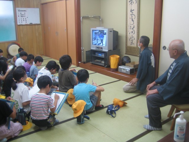 神明社での説明