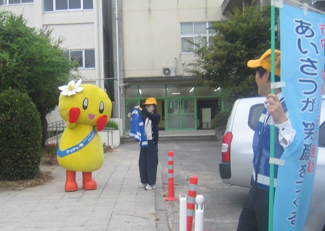おぶちゃんが来校したあいさつ運動