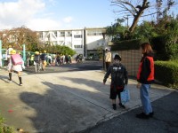 朝の交通立哨とあいさつ