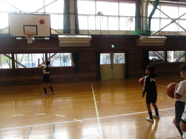 ４年体育ランニングシュート