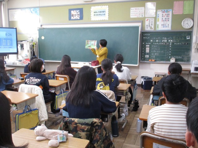 6年2組読み聞かせ