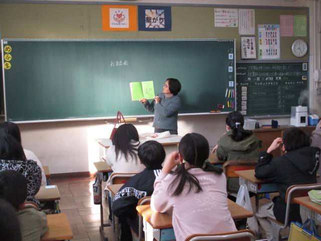 6年1組読み聞かせ