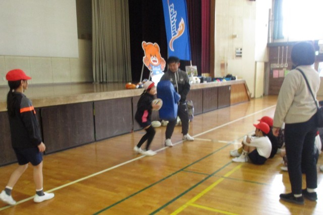 3年タグラグビー出前授業２