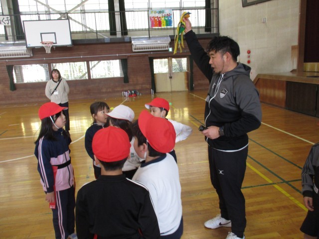 3年タグラグビー出前授業３