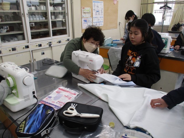 5年家庭科　ミシン２