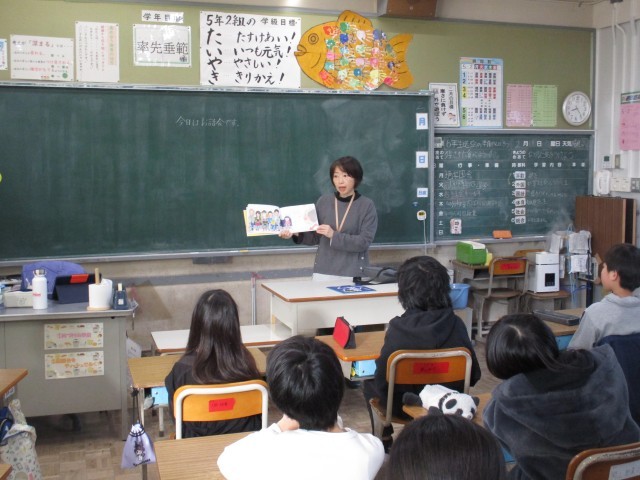 5年2組読み聞かせ