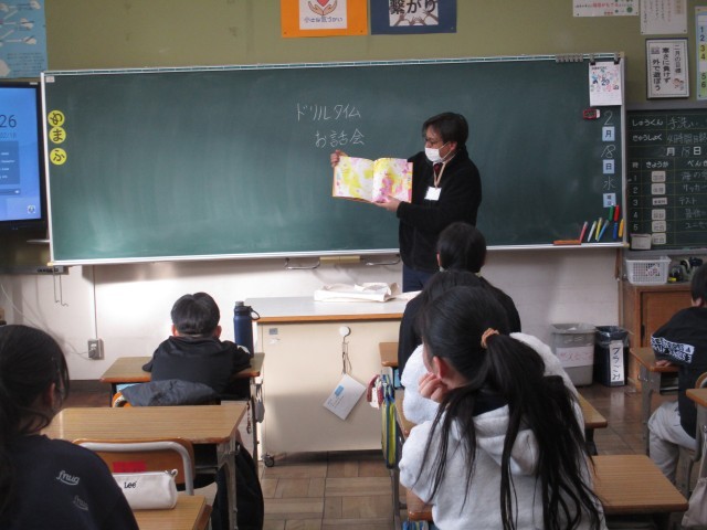 6年1組読み聞かせ