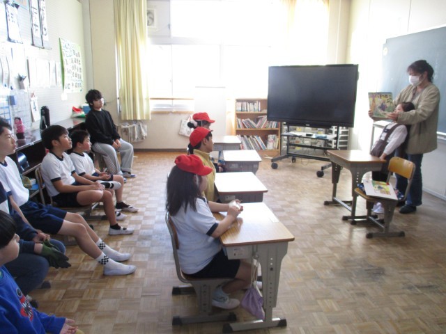 あすなろ学級読み聞かせ