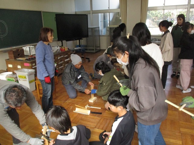 ６年　竹の箸作り１