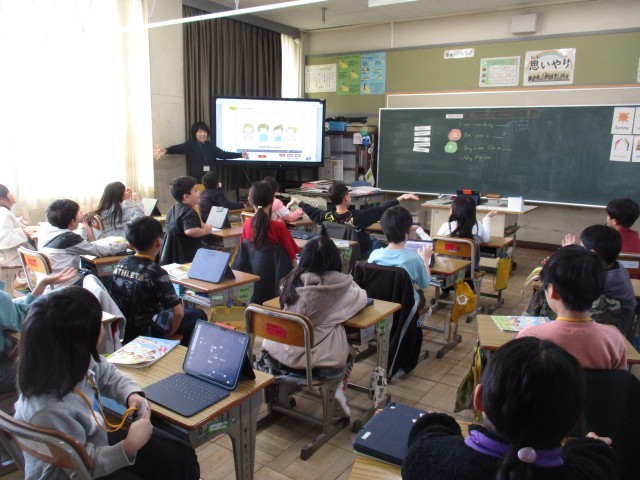 ３年外国語活動の様子