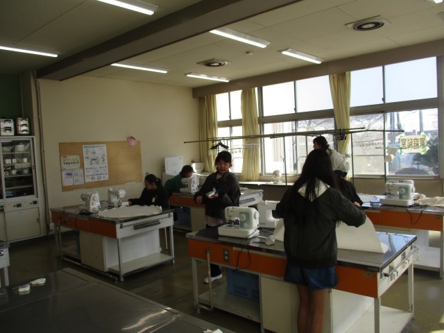 扇風機カバーを縫う