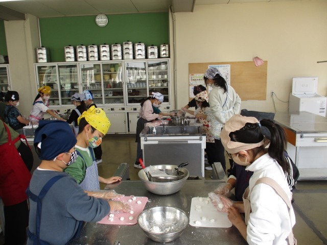 3年1組白玉団子作り２