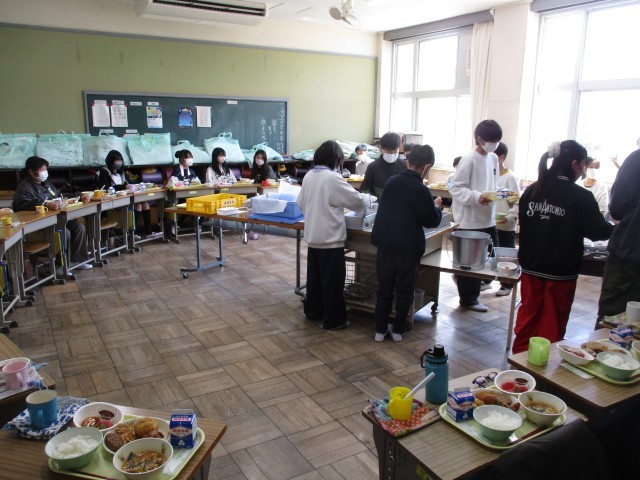 6年お祝い給食2組