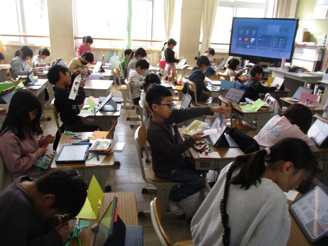 2年生飛び出すカード作り