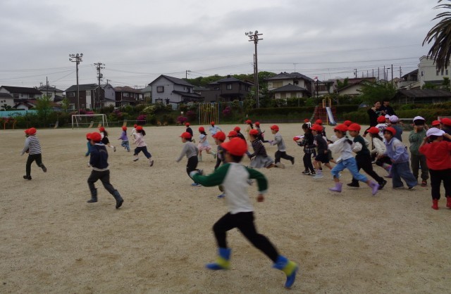 1年鬼ごっこ遊び