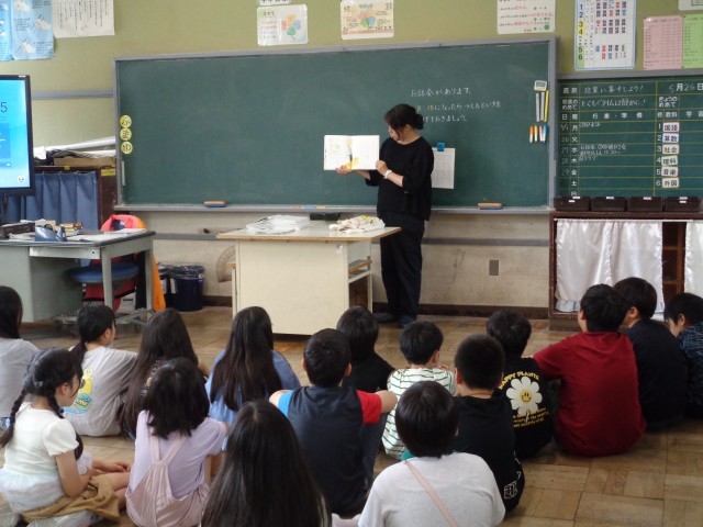 ４年２組読み聞かせ