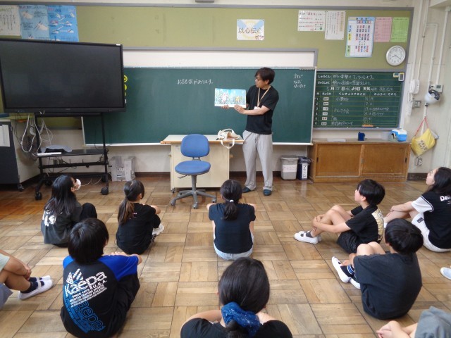 6年1組読み聞かせ